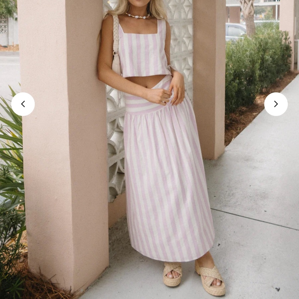 Vestique pink and white skirt